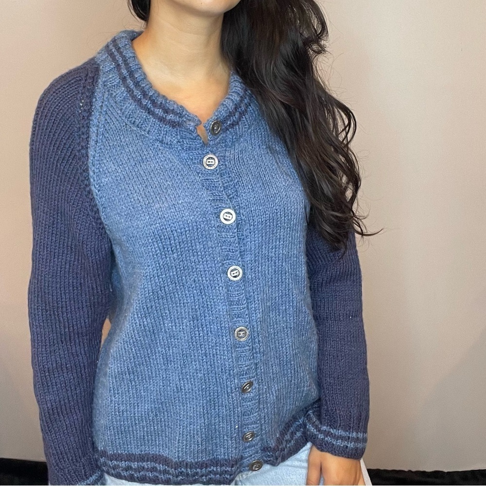 💙 Vintage Italian Collezion Unisex Cardigan – Two-Tone Blue Knit 💙